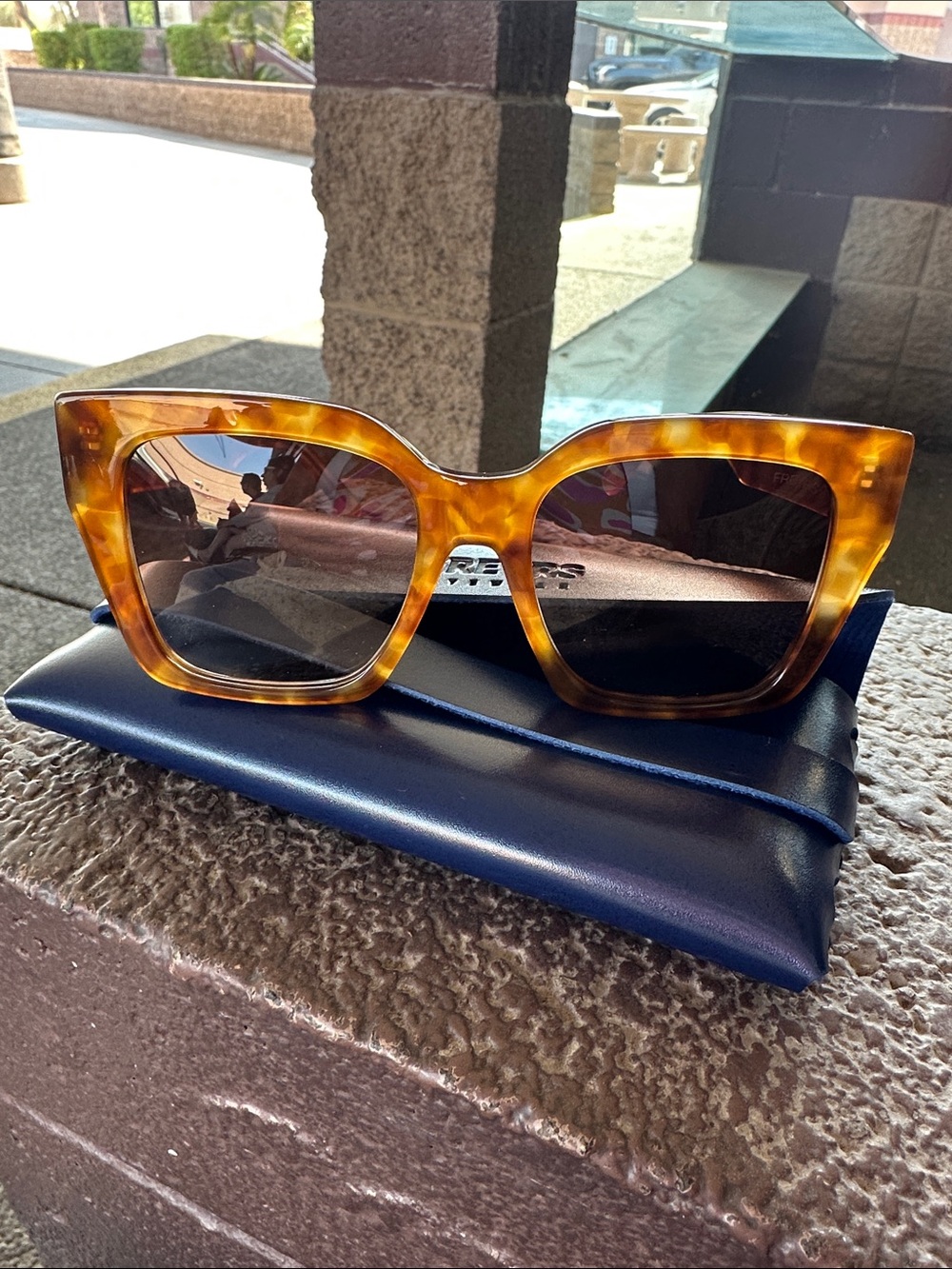 Tortoiseshell Square Cat-Eye Women's Sunglasses - Amber Brown